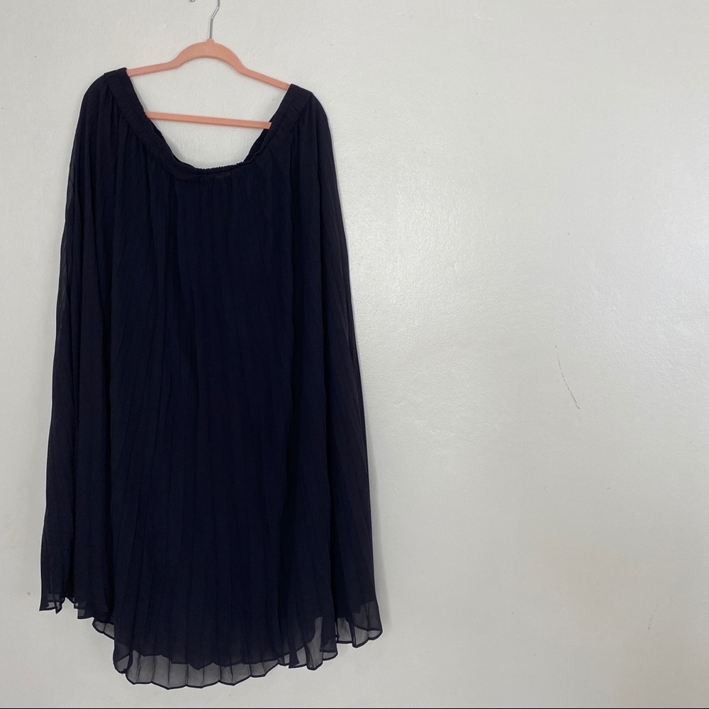 Blue plissed maxi skirt